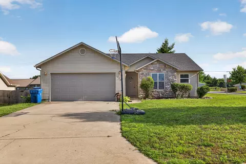 110 Scotch Pine Ct, Hollister, MO 65672
