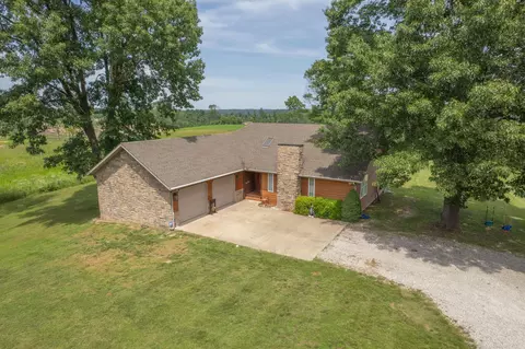 305 Mcfarland Ave, Cassville, MO 65625