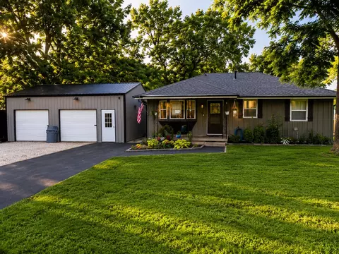420 S Pear St, Buffalo, MO 65622