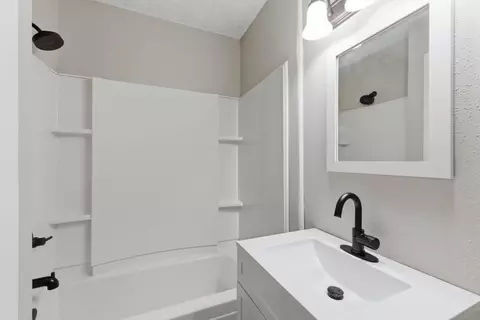 Bath - 1101 W Division St, Springfield, MO 65803 photo 3 of 3
