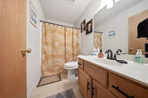 Bath - 3527 W Sagamont St, Springfield, MO 65807 photo 1 of 2