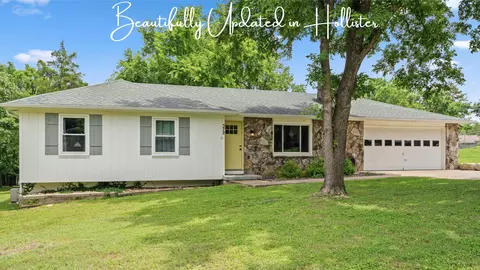 372 Greenbrier Ln, Hollister, MO 65672