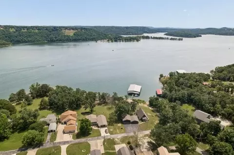1304 Breezy Point Ln, Kimberling City, MO 65686