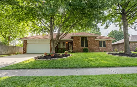 612 S Sparks Ave, Springfield, MO 65802