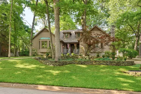 4220 E Whitehall Dr, Springfield, MO 65809