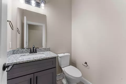 Bath - 654 Walkington Ln, Branson, MO 65616 photo 3 of 4