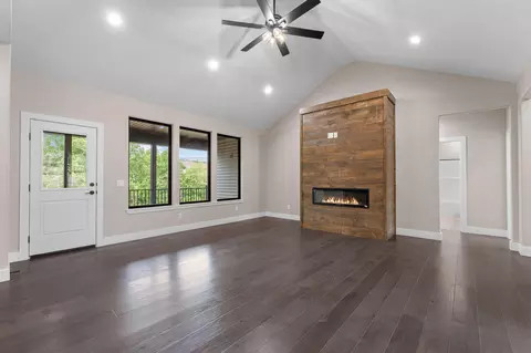 Living - 654 Walkington Ln, Branson, MO 65616 photo 4 of 6