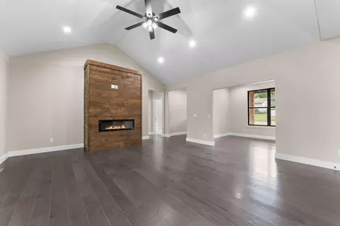 Living - 654 Walkington Ln, Branson, MO 65616 photo 5 of 6