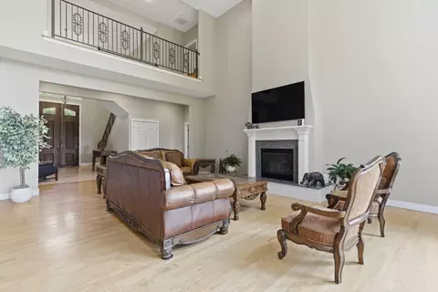 Living - 1610 W Caleb Ct, Springfield, MO 65810 photo 3 of 6