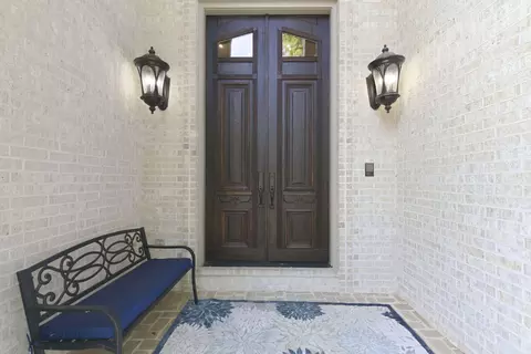 Entry Way - 1610 W Caleb Ct, Springfield, MO 65810 photo 1 of 8