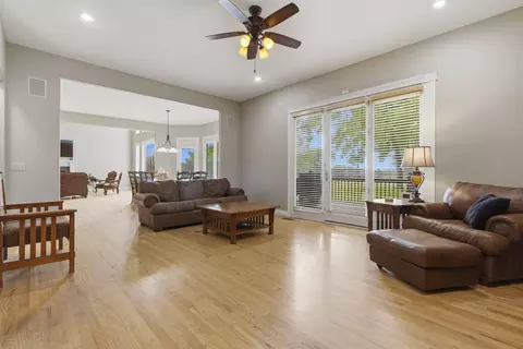 Living - 1610 W Caleb Ct, Springfield, MO 65810 photo 5 of 6