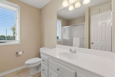 Bath - 1610 W Caleb Ct, Springfield, MO 65810 photo 5 of 7