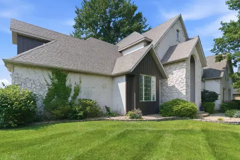 Exterior - 1610 W Caleb Ct, Springfield, MO 65810 photo 5 of 15
