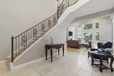 Entry Way - 1610 W Caleb Ct, Springfield, MO 65810 photo 3 of 8
