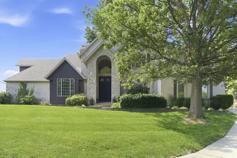 Exterior - 1610 W Caleb Ct, Springfield, MO 65810 photo 4 of 15