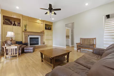 Living - 1610 W Caleb Ct, Springfield, MO 65810 photo 4 of 6