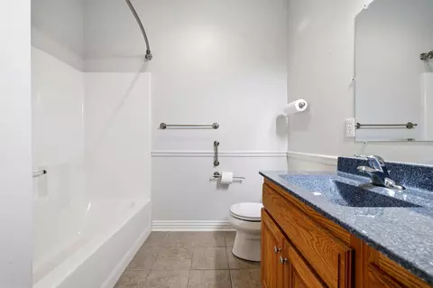 Bath - 5904 S Nettleton Ave, Springfield, MO 65810 photo 5 of 5