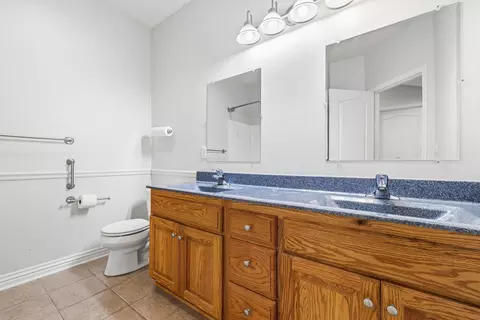 Bath - 5904 S Nettleton Ave, Springfield, MO 65810 photo 4 of 5