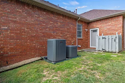 Exterior - 5904 S Nettleton Ave, Springfield, MO 65810 photo 6 of 8
