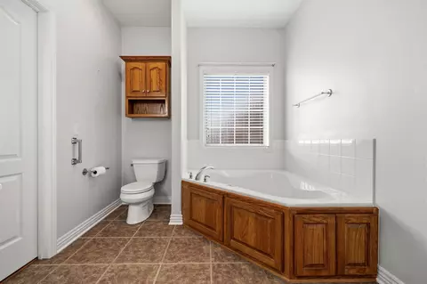 Bath - 5904 S Nettleton Ave, Springfield, MO 65810 photo 2 of 5