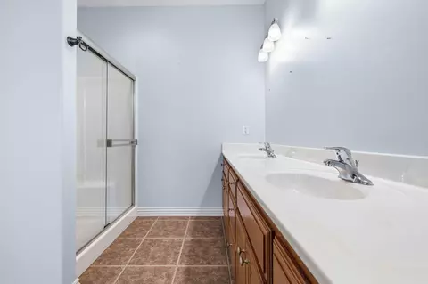 Bath - 5904 S Nettleton Ave, Springfield, MO 65810 photo 1 of 5