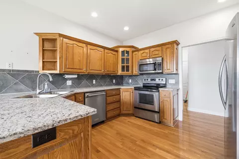 Kitchen - 5904 S Nettleton Ave, Springfield, MO 65810 photo 3 of 5