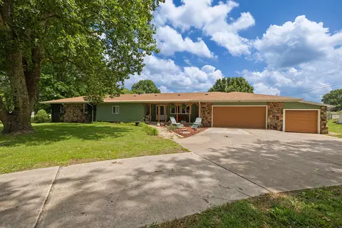 5008 S Cloverdale Ln, Battlefield, MO 65619
