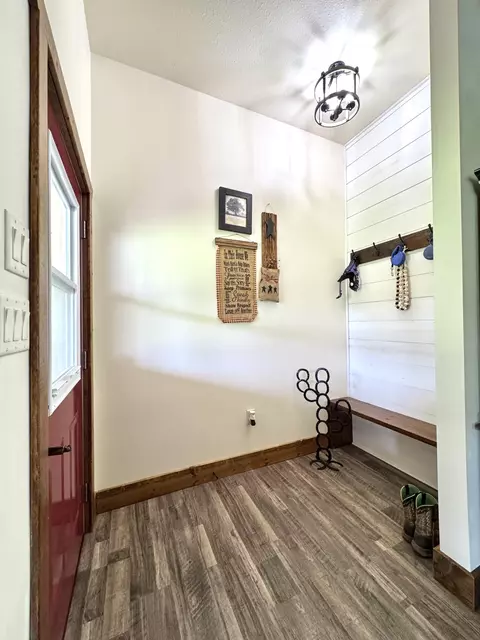 Entry Way - 574 E Dade 102, Everton, MO 65646 photo 1 of 2