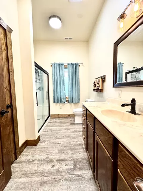 Bath - 574 E Dade 102, Everton, MO 65646 photo 1 of 5