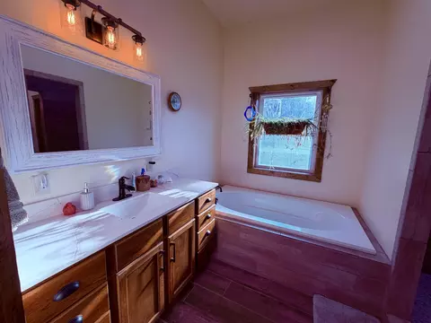 Bath - 574 E Dade 102, Everton, MO 65646 photo 6 of 11