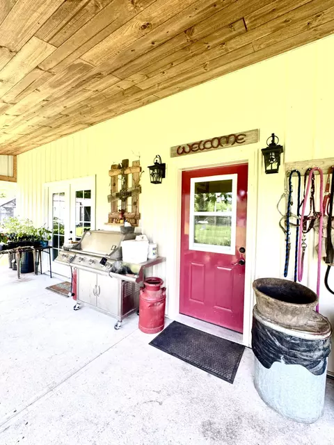 Exterior - 574 E Dade 102, Everton, MO 65646 photo 5 of 11
