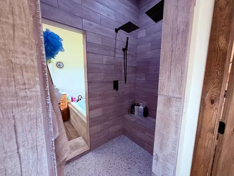 Bath - 574 E Dade 102, Everton, MO 65646 photo 5 of 11
