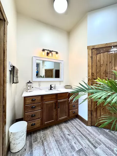 Bath - 574 E Dade 102, Everton, MO 65646 photo 4 of 5
