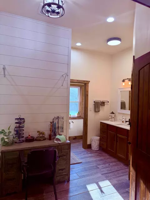 Bath - 574 E Dade 102, Everton, MO 65646 photo 2 of 11