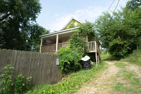 517 W 3rd St, Anderson, MO 64831