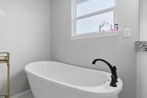 Bath - 524 E Logan St, Willard, MO 65781 photo 2 of 4