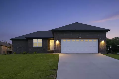 524 E Logan St, Willard, MO 65781