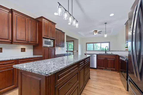Kitchen - 169 Ranch Rd, Saddlebrooke, MO 65630 photo 3 of 4