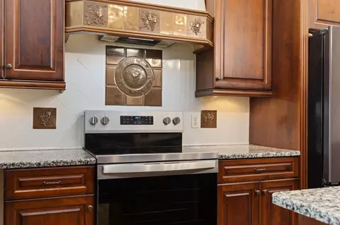 Kitchen - 169 Ranch Rd, Saddlebrooke, MO 65630 photo 2 of 4
