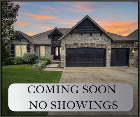 827 E Beaufort St, Nixa, MO 65714