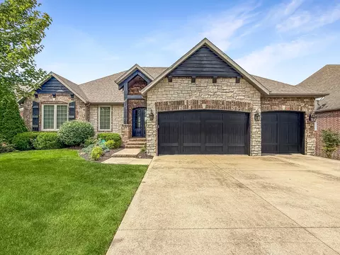827 E Beaufort St, Nixa, MO 65714