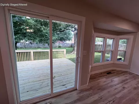 Exterior - 3852 S Hillcrest Ave, Springfield, MO 65807 photo 3 of 6