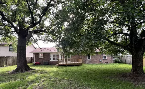 Exterior - 3852 S Hillcrest Ave, Springfield, MO 65807 photo 2 of 6