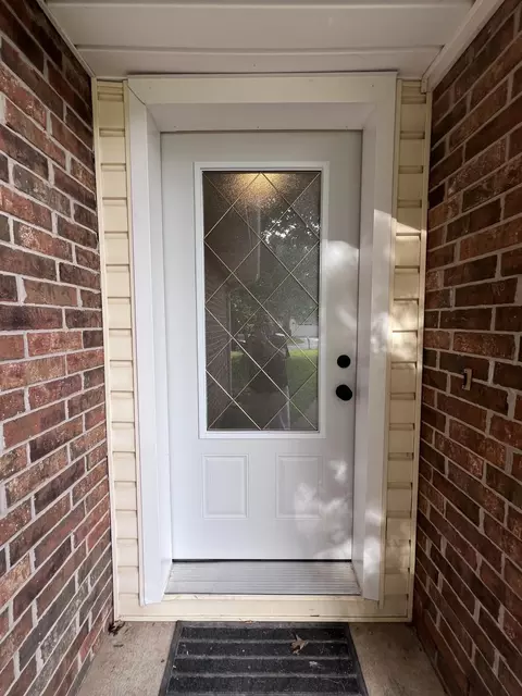 Entry Way - 3852 S Hillcrest Ave, Springfield, MO 65807 photo 1 of 2