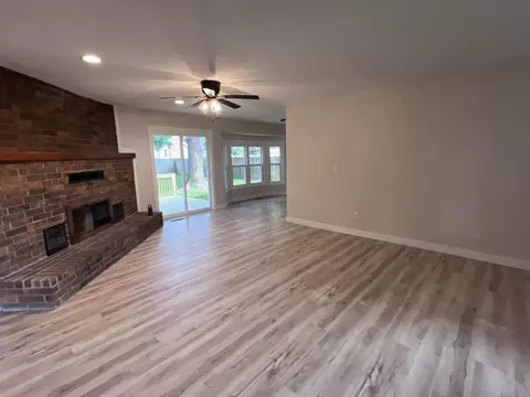 Living - 3852 S Hillcrest Ave, Springfield, MO 65807 photo 1 of 4