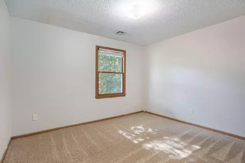 Bedroom - 800 W Central St, Springfield, MO 65802 photo 3 of 4