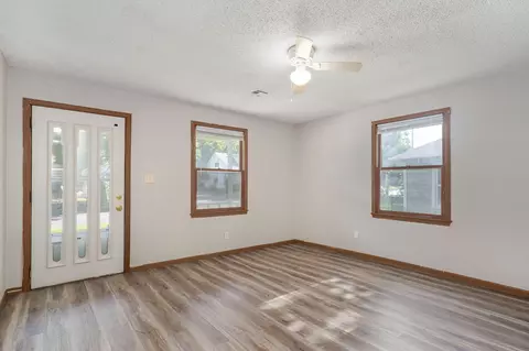 Living - 800 W Central St, Springfield, MO 65802 photo 2 of 4