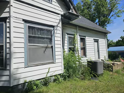 203 E Pennington Ave, Ava, MO 65608 photo 3