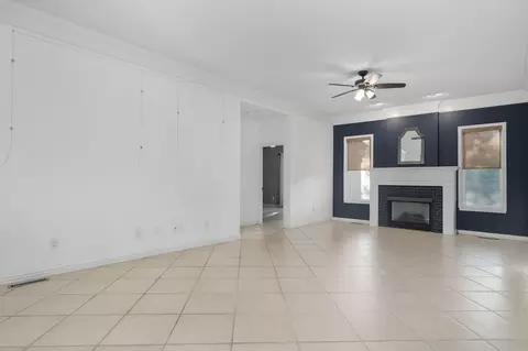 Living - 1113 S Carriage Ave, Springfield, MO 65809 photo 2 of 6