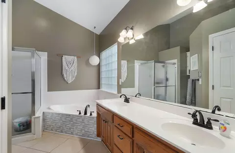 Bath - 1113 S Carriage Ave, Springfield, MO 65809 photo 2 of 2